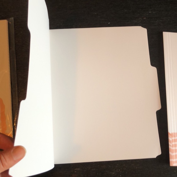 1 spiral note book, 2 folders, 2 small note pads - Picture 4 of 6